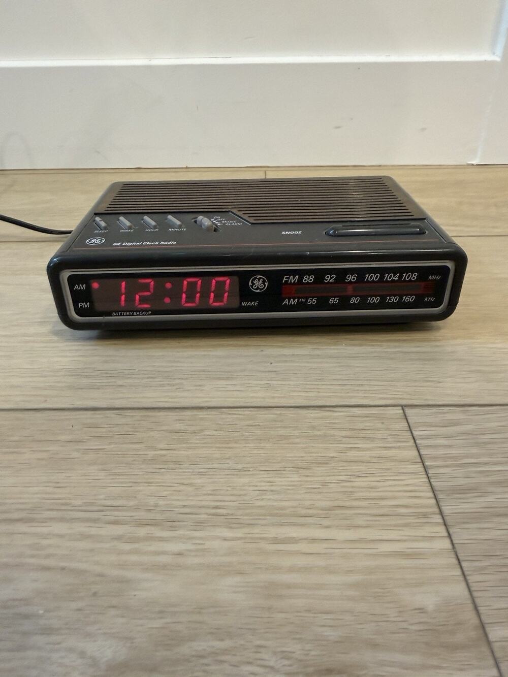 Vintage GE Digital Clock Radio Model 7-4612B Woodgrain Tested & Working